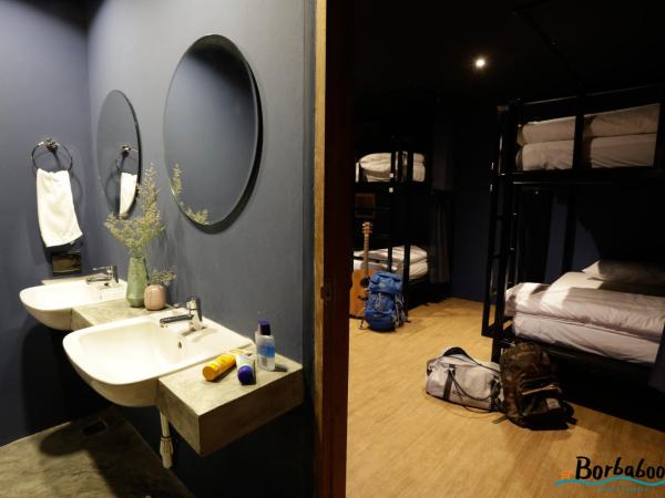 Borbaboom Phuket Poshtel & Hostel : photo 2 de la chambre lit dans dortoir pour hommes de 8 lits