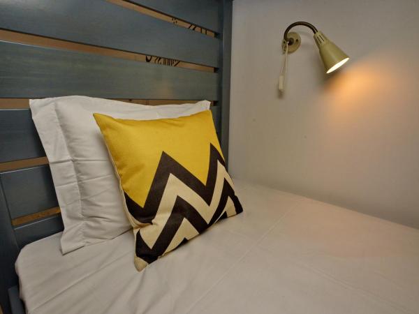 Son of a Beach Hostel : photo 9 de la chambre lit dans dortoir pour femmes de 6 lits