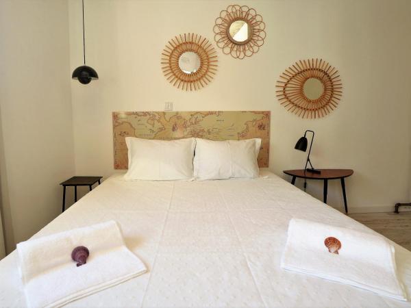 Son of a Beach Hostel : photo 3 de la chambre chambre double ou lits jumeaux avec salle de bains privative