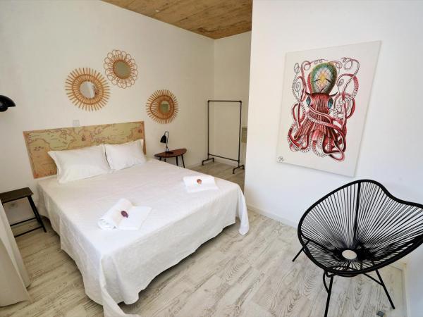 Son of a Beach Hostel : photo 2 de la chambre chambre double ou lits jumeaux avec salle de bains privative