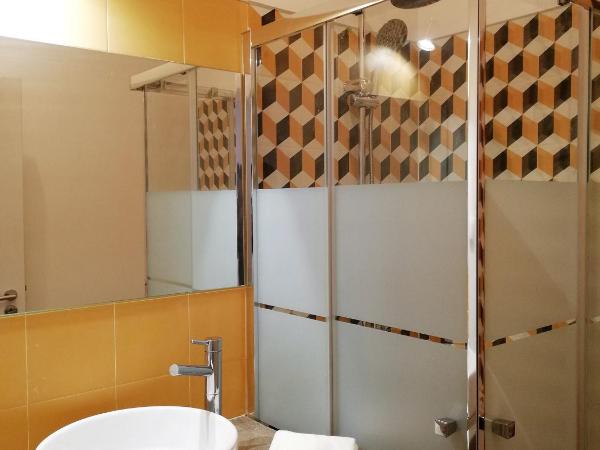 Son of a Beach Hostel : photo 6 de la chambre chambre double ou lits jumeaux avec salle de bains privative