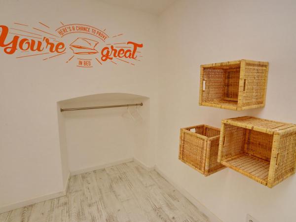 Son of a Beach Hostel : photo 6 de la chambre chambre double ou lits jumeaux avec salle de bains privative