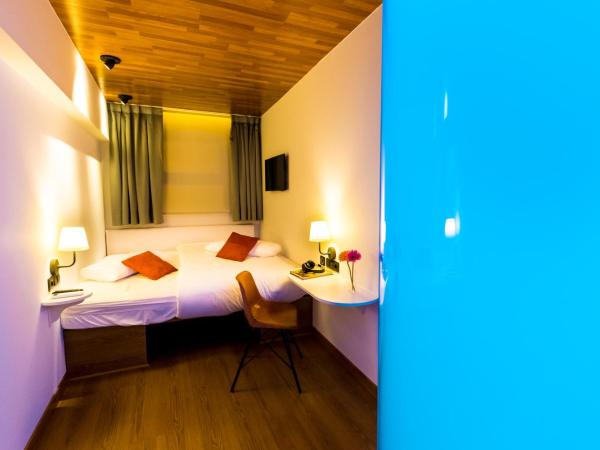 Far Home Bernabeu : photo 10 de la chambre chambre double avec salle de bains privative