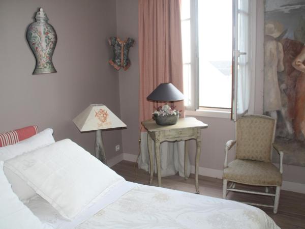 Logis Saint-Léonard : photo 1 de la chambre chambre double avec terrasse