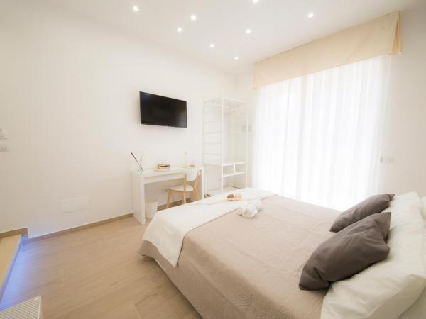 Chérie B&B - Salerno : photo 5 de la chambre chambre double deluxe avec balcon