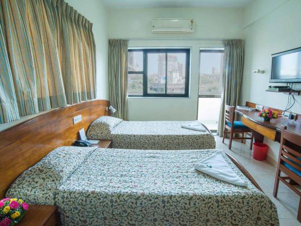 YMCA International House : photo 2 de la chambre chambre double avec climatisation - salle de bains privative