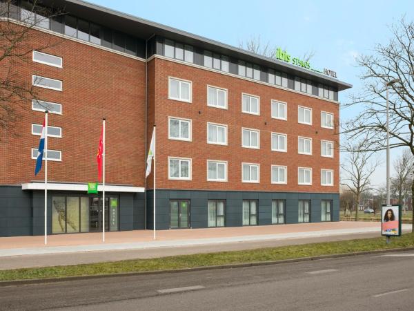 ibis Styles Haarlem City : photo 1 de la chambre chambre familiale