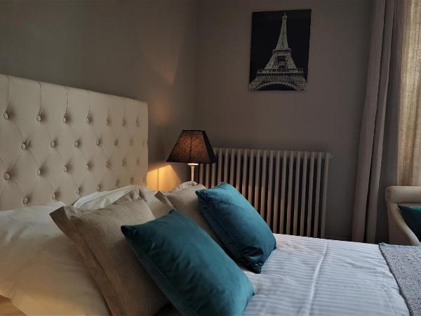 Chambres d'Hôtes Maison La Porte Rouge : photo 2 de la chambre chambre double - vue sur piscine