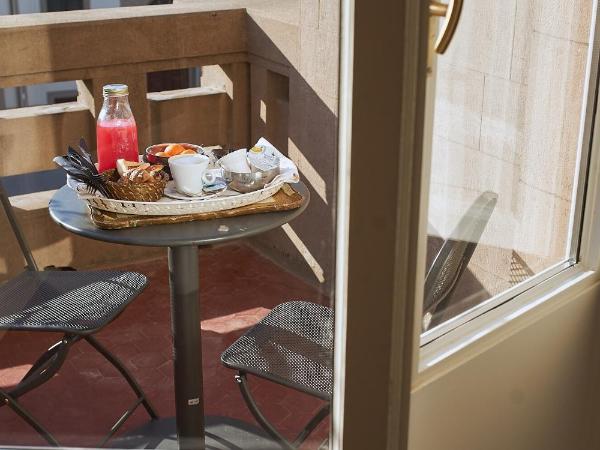 Villa Tower Inn : photo 6 de la chambre suite deluxe avec balcon