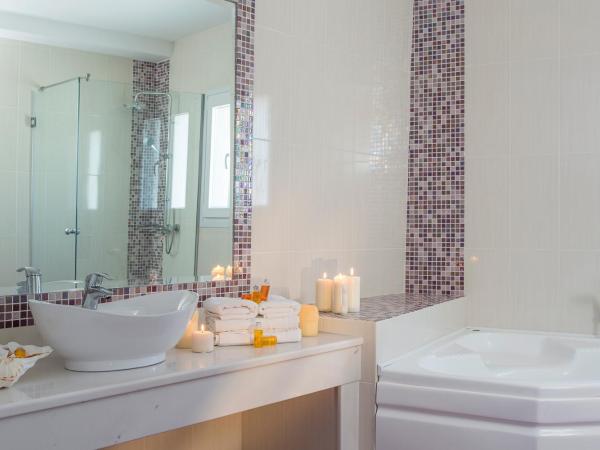 Grand Beach Hotel : photo 4 de la chambre suite lune de miel avec jacuzzi extérieur – vue sur mer