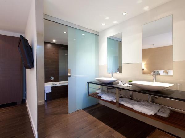 Hotel MR Les Rotes : photo 2 de la chambre chambre double avec lit d'appoint (3 adultes)