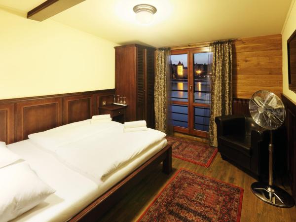 Boat Hotel Matylda : photo 3 de la chambre chambre double supérieure - vue sur rivière