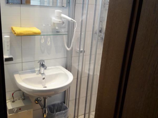 Hotel Tautermann : photo 1 de la chambre chambre familiale - sous-sol