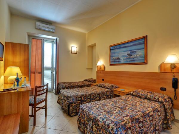 Hotel Eden : photo 3 de la chambre chambre triple