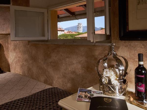 Villa Tower Inn : photo 9 de la chambre chambre triple mansardée - vue sur tour