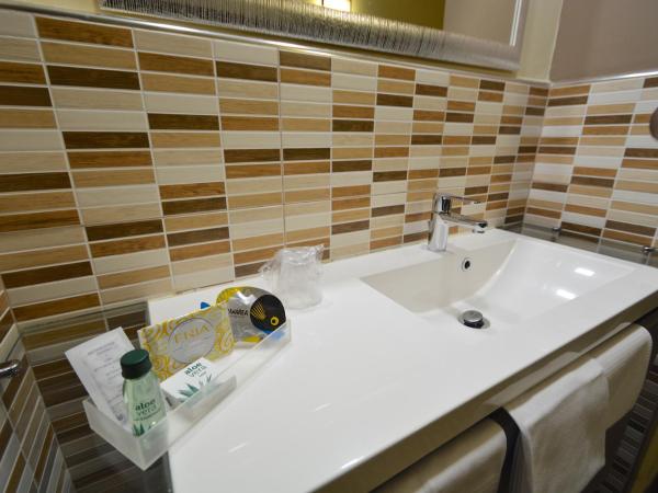 Hotel Eden : photo 5 de la chambre chambre simple avec toilettes et douche communes