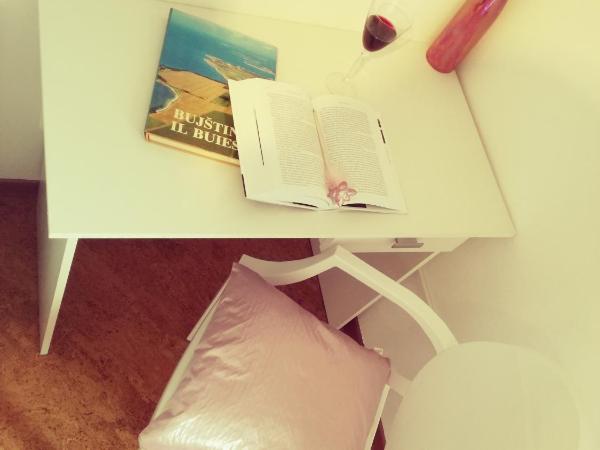 Room Kris with private entrance & private bathroom : photo 6 de la chambre chambre lit king-size deluxe