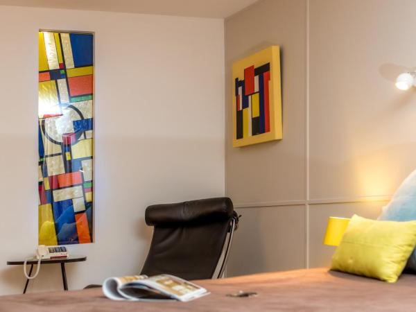 Hotel le Corbusier : photo 3 de la chambre chambre double de luxe avec balcon - vue sur parc