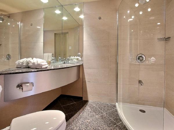 Hotel Classique : photo 5 de la chambre chambre lit king-size avec balcon