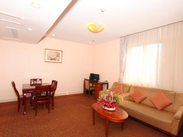 Xin Hua Hotel Guangzhou : photo 2 de la chambre suite 2 chambres avec vue sur le jardin