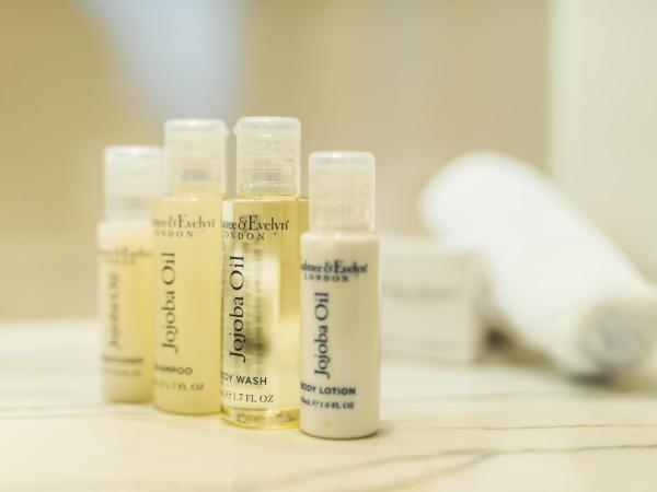 VIVA RIVERSIDE Altstadt Düsseldorf : photo 4 de la chambre suite maisonette - vue sur ville