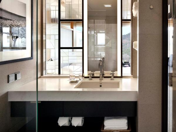 Grand Hyatt Seoul : photo 6 de la chambre chambre lit king-size - vue sur montagne