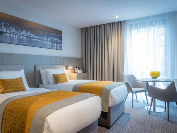 Maldron Hotel Belfast City : photo 1 de la chambre chambre double standard avec 1 lit double et 1 lit simple