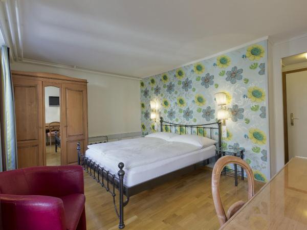 Alplodge : photo 6 de la chambre chambre double avec salle de bains privative
