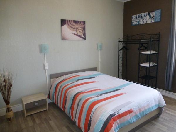 Le Narval : photo 2 de la chambre chambre double standard avec salle de bains commune