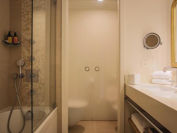 Château de Valmer : photo 8 de la chambre suite junior - vue sur piscine ou palmeraie 
