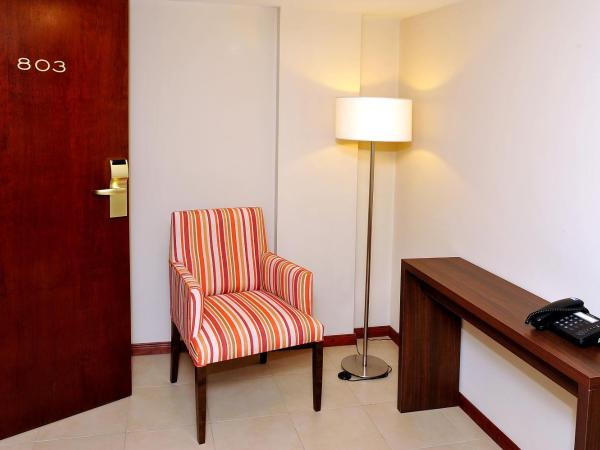 Hotel Intersur San Telmo : photo 4 de la chambre chambre familiale