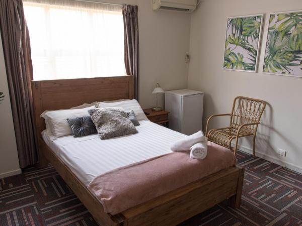 City Backpackers HQ : photo 6 de la chambre chambre double ou lits jumeaux avec salle de bains privative