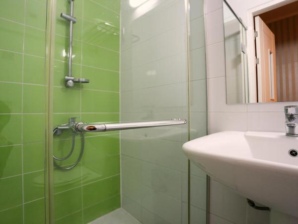 Mama Guesthouse Myeongdong : photo 1 de la chambre chambre double avec salle de bains privative