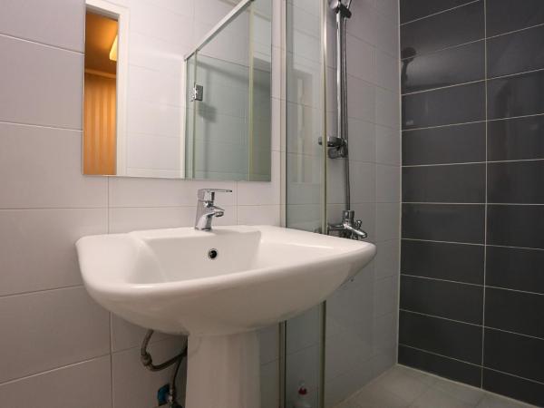 Mama Guesthouse Myeongdong : photo 7 de la chambre chambre simple avec salle de bains privative