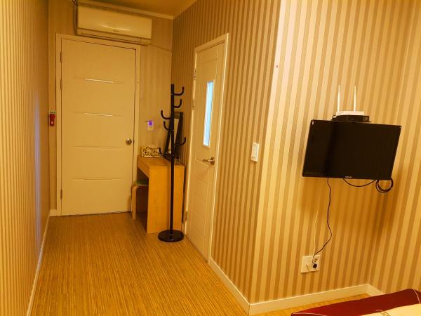 Mama Guesthouse Myeongdong : photo 4 de la chambre chambre double avec salle de bains privative