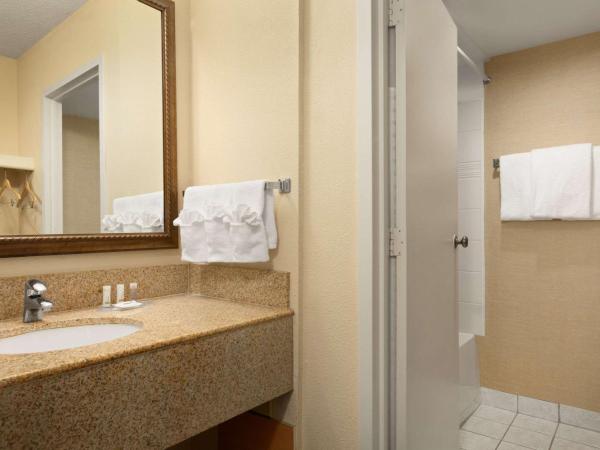 Days Inn by Wyndham Edmonton Downtown : photo 2 de la chambre chambre lit queen-size - non-fumeurs