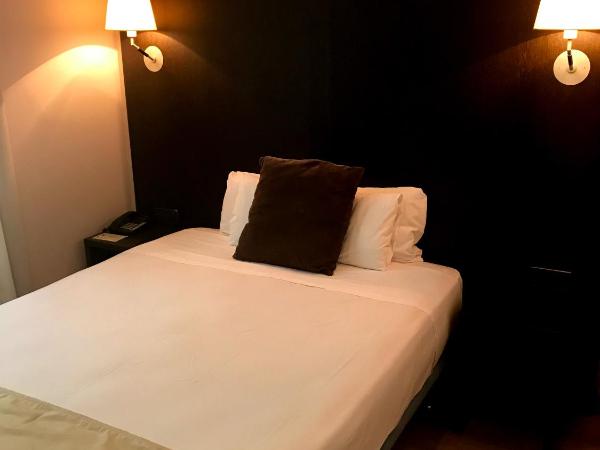 Hotel Ramblas Internacional : photo 2 de la chambre petite chambre simple intérieure