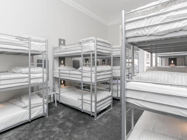 West End Hotel : photo 7 de la chambre lit dans un dortoir mixte de 18 lits 