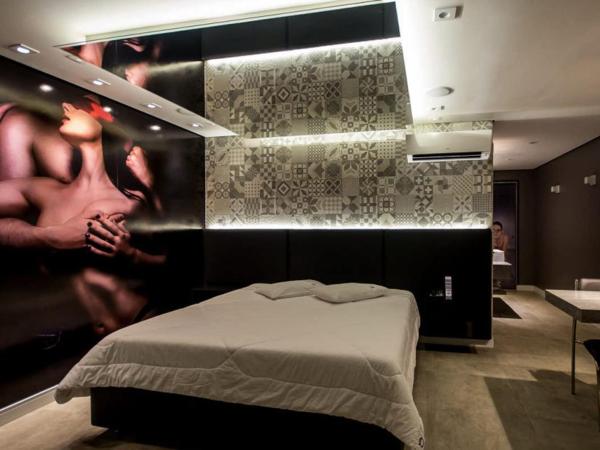 Motel Quo : photo 2 de la chambre chambre lit king-size avec baignoire spa