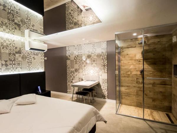 Motel Quo : photo 3 de la chambre chambre lit king-size avec baignoire spa