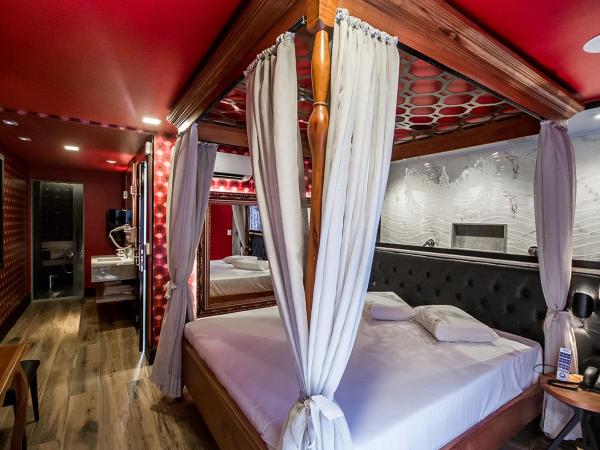 Motel Quo : photo 3 de la chambre chambre lit king-size avec baignoire spa