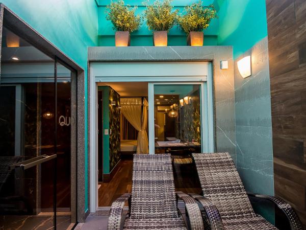 Motel Quo : photo 3 de la chambre chambre lit king-size avec baignoire spa