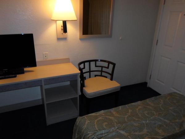 Howard Johnson by Wyndham Las Vegas near the Strip : photo 2 de la chambre chambre double avec 2 lits doubles - non-fumeurs