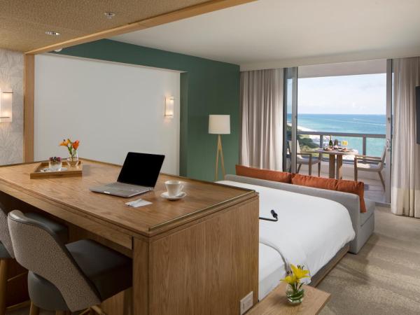 Eden Roc Miami Beach : photo 2 de la chambre suite junior lit king-size - vue sur océan