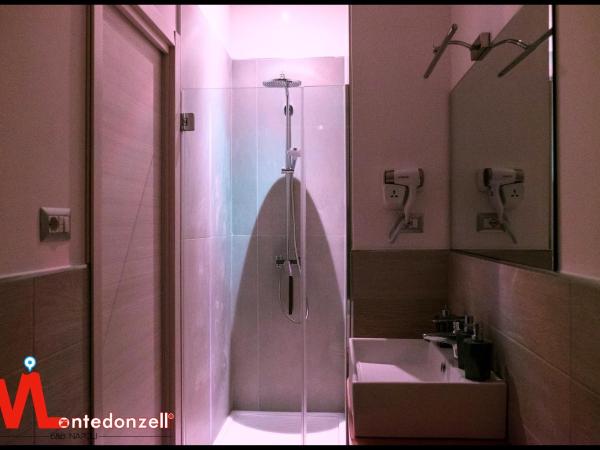 Montedonzelli B&B : photo 8 de la chambre chambre double deluxe avec balcon