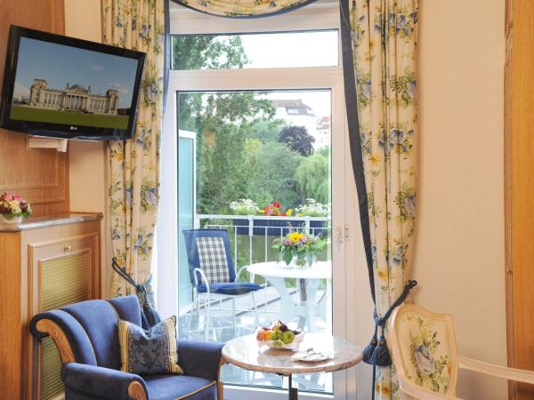 Ringhotel Seehof : photo 5 de la chambre chambre double confort avec balcon - vue sur lac