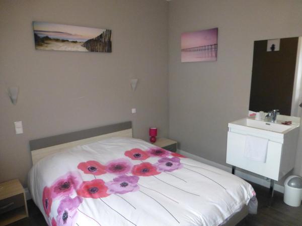 Le Narval : photo 7 de la chambre chambre double standard avec salle de bains commune