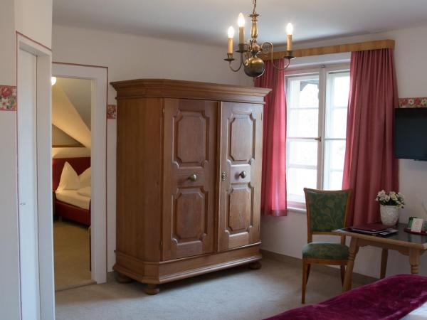 Hotel Grünwalderhof : photo 1 de la chambre chambre familiale (2 adultes + 1 enfant)