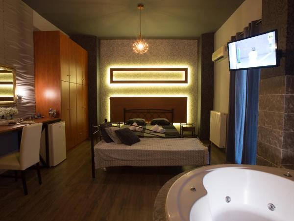 Cavallari Palace Hotel Suites : photo 1 de la chambre suite avec jacuzzi