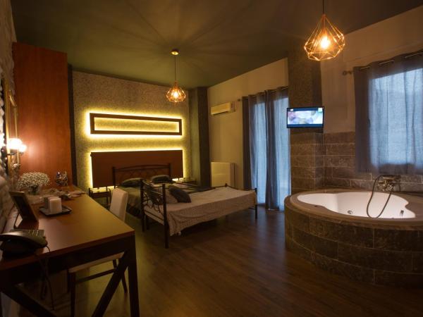 Cavallari Palace Hotel Suites : photo 2 de la chambre suite avec jacuzzi